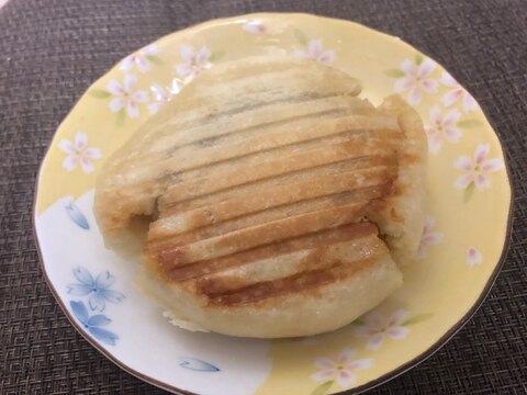 キャンプ飯♪ホットサンドメーカーで♪プレス肉まん